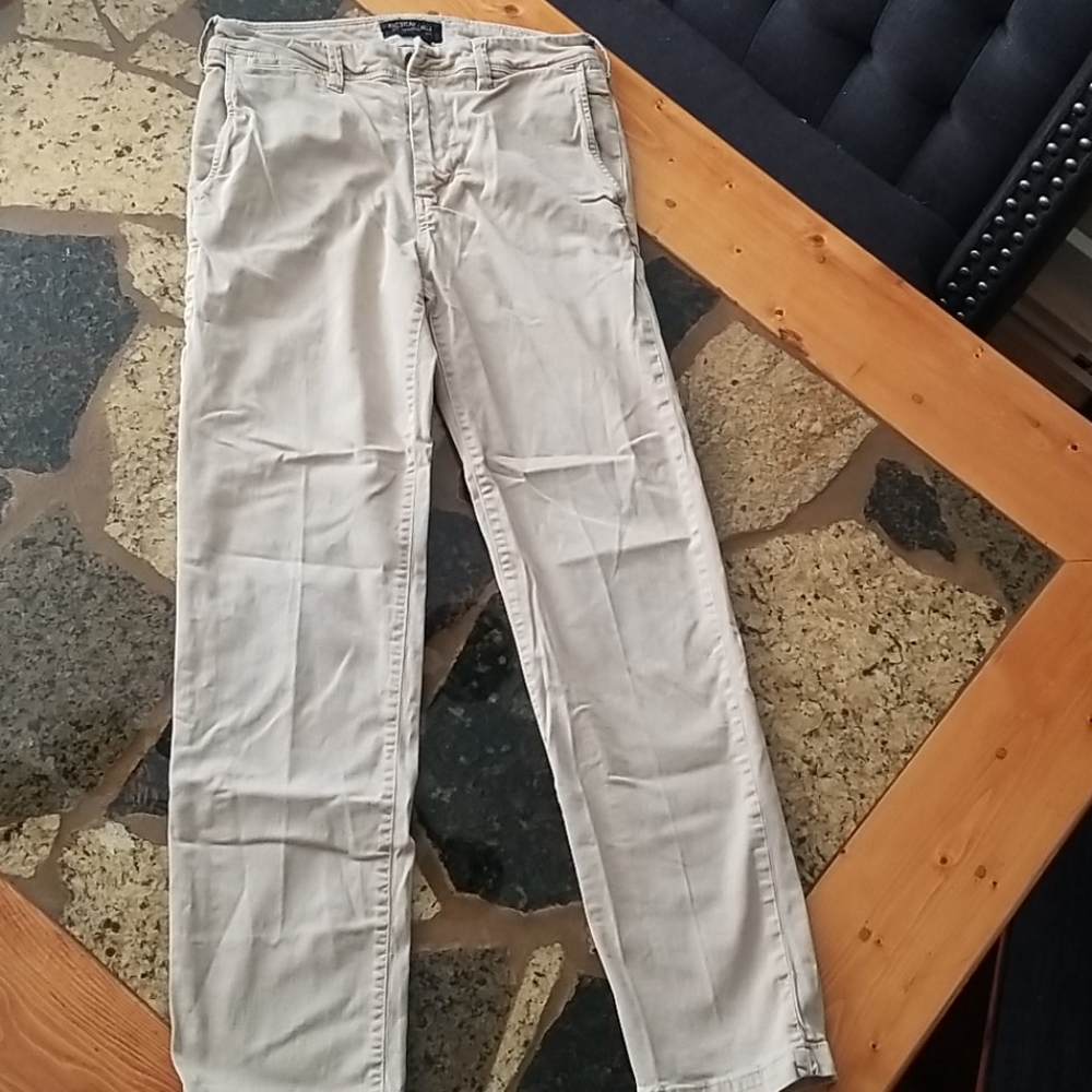 American Eagle tan chinos. 29×32